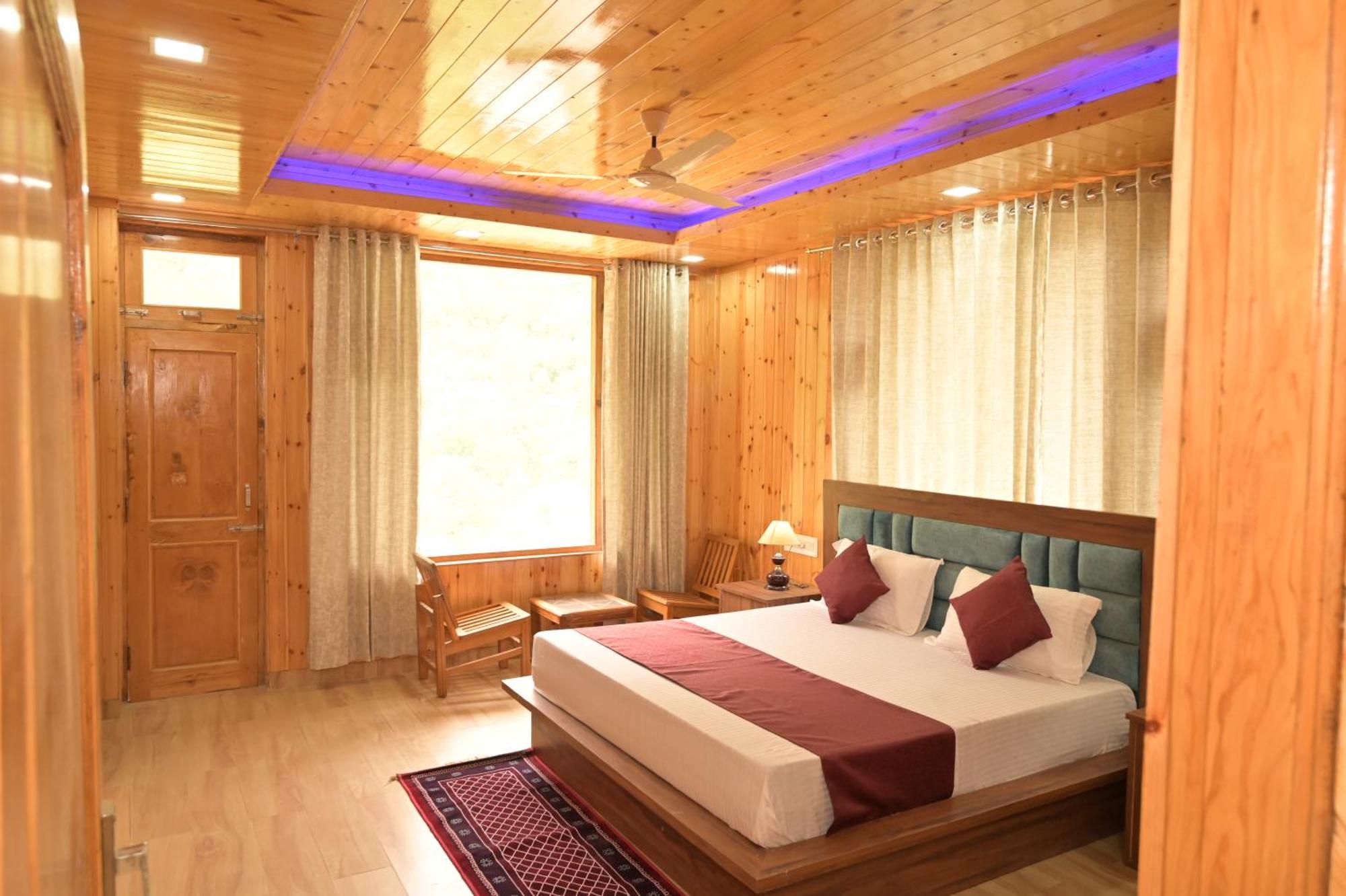 Hotel Royal Galaxy Tirthan Banjar Luaran gambar