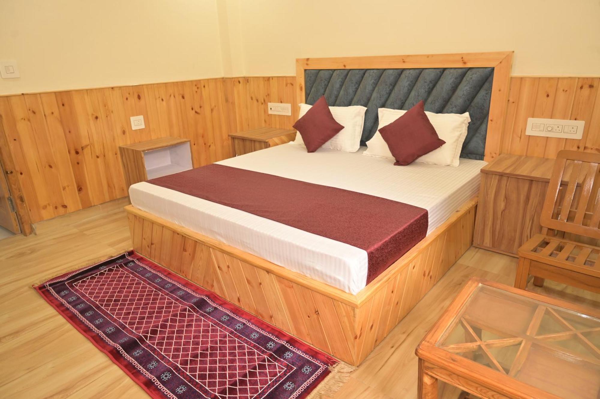 Hotel Royal Galaxy Tirthan Banjar Luaran gambar