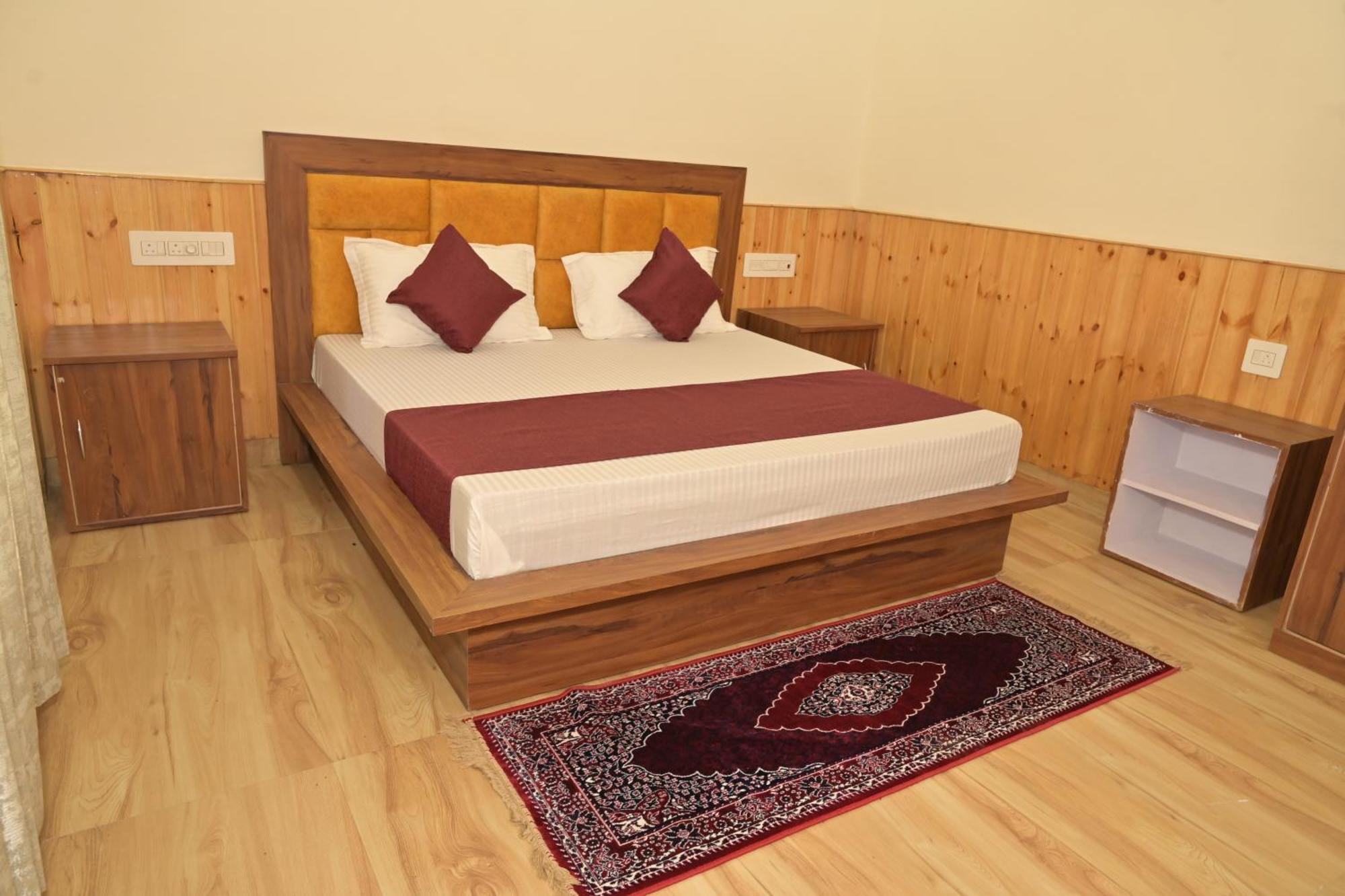 Hotel Royal Galaxy Tirthan Banjar Luaran gambar