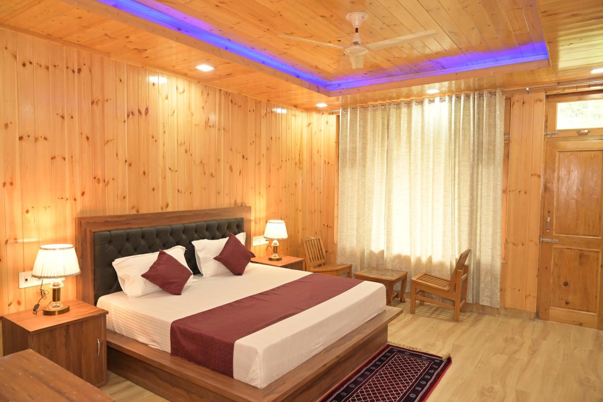 Hotel Royal Galaxy Tirthan Banjar Luaran gambar