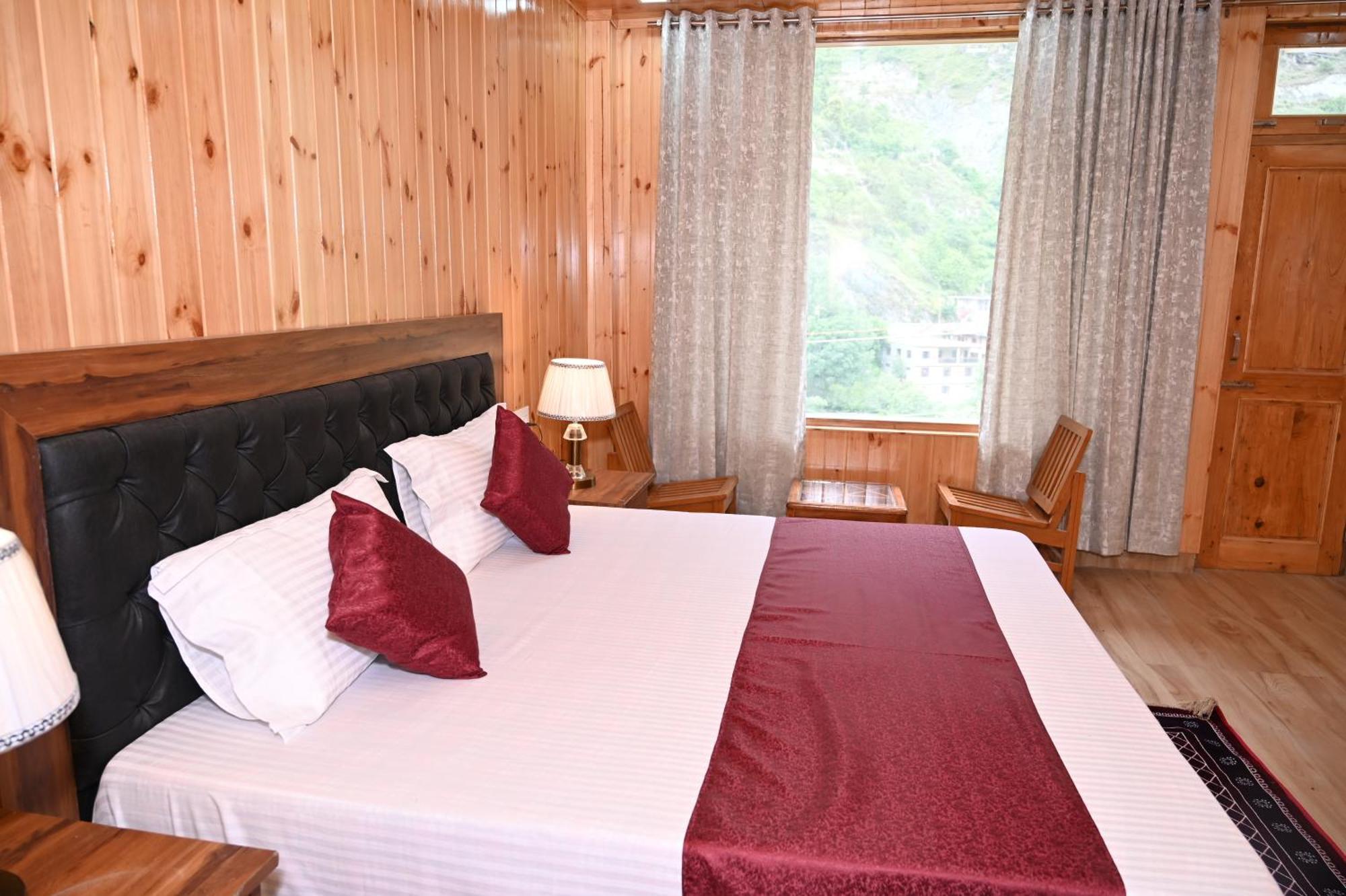 Hotel Royal Galaxy Tirthan Banjar Luaran gambar