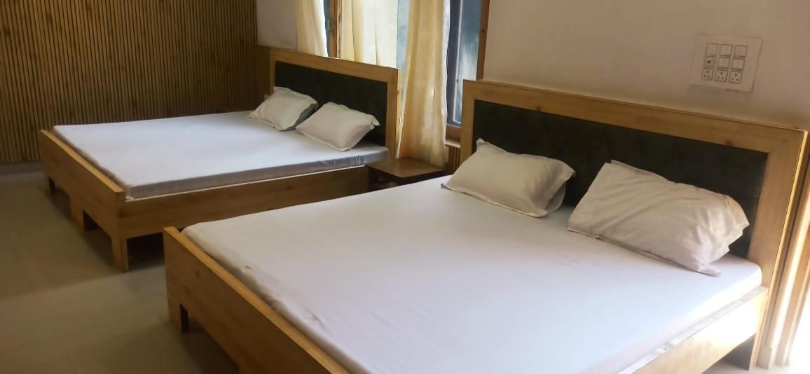 Hotel Royal Galaxy Tirthan Banjar Luaran gambar